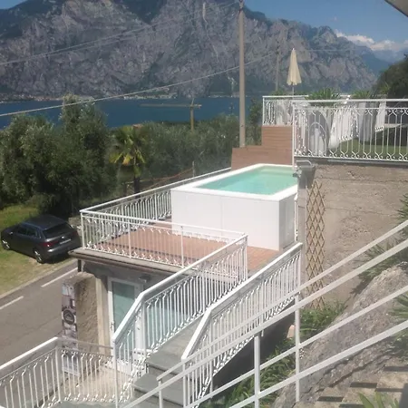 Arianna Panoramic Apartment Malcesine